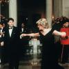 Diana, Princesse de Galles danse avec John Travolta à la Maison Blanche le 9 novembre 1985.