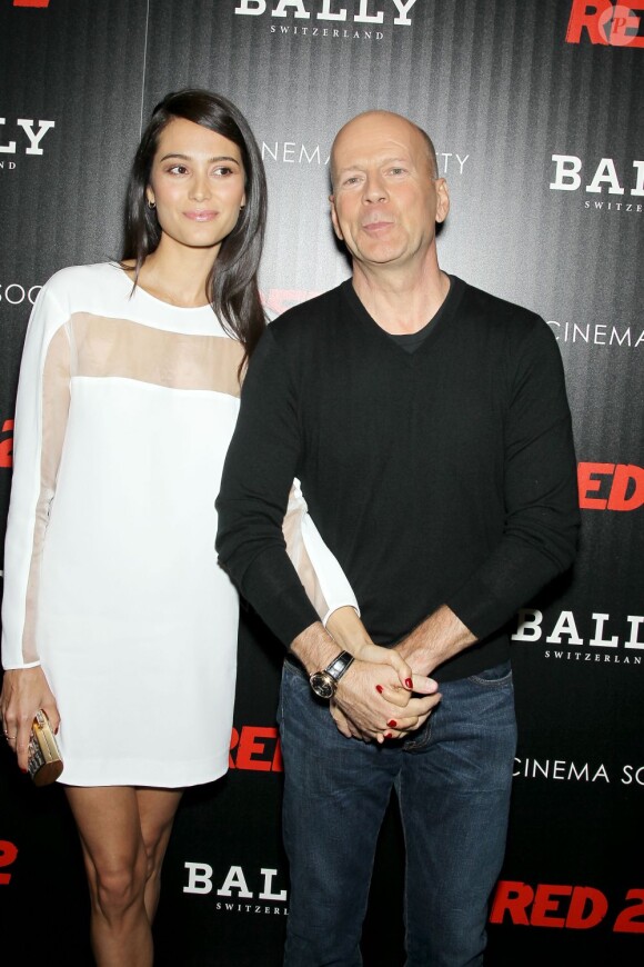 Emma Heming et Bruce Willis à la première du film Red 2 à New York, le 16 juillet 2013.