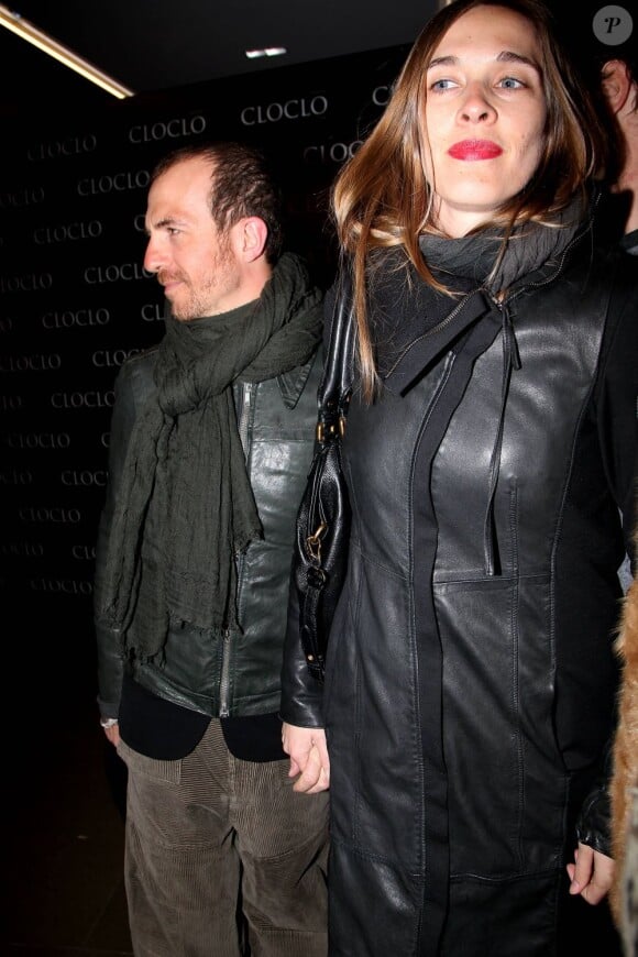 Calogero et sa compagne Marie Bastide à Paris le 5 février 2012. 