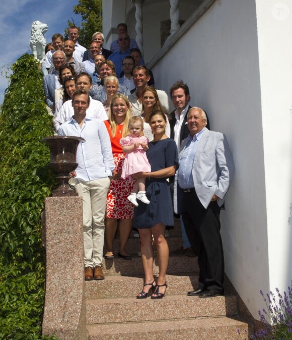 La princesse Victoria de Suède, avec sa petite princesse Estelle et l'ensemble de la famille royale suédoise, organisait le 15 juillet 2013 au palais Solliden une réception en l'honneur des sportifs récipiendaires de la bourse Victoria.