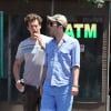 Zachary Quinto et Jonathan Groff dans les rues de New York le 23 juin 2012