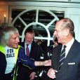 Jimmy Savile et le duc d'Edimbourg à Londres, le 7 mai 1998.