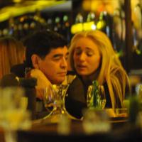 Diego Maradona : Dîner romantique avec sa très jeune compagne Rocio Oliva