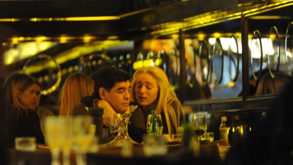 Diego Maradona : Dîner romantique avec sa très jeune compagne Rocio Oliva