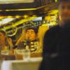 Diego Maradona lors d'un dîner romantique avec sa très jeune compagne Rocio Oliva dans un restaurant de Buenos Aires le 16 juillet 2013