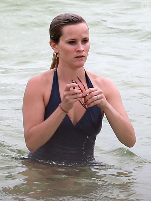 Exclusif - Reese Witherspoon passe ses vacances avec son mari Jim Toth et leurs enfants Ava, Deacon et Tennessee a Destin en Floride, le 10 juillet 2013.