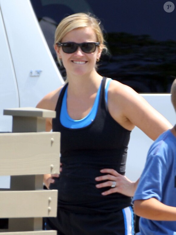 Exclusif - Reese Witherspoon passe ses vacances avec son mari Jim Toth et leurs enfants Ava, Deacon et Tennessee a Destin en Floride, le 10 juillet 2013.