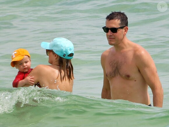 Exclusif - Reese Witherspoon passe ses vacances avec son mari Jim Toth et leurs enfants Ava, Deacon et Tennessee a Destin en Floride, le 10 juillet 2013.