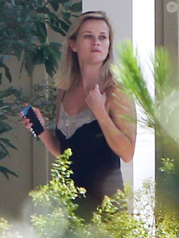 Exclusif - Reese Witherspoon passe ses vacances avec son mari Jim Toth et leurs enfants Ava, Deacon et Tennessee a Destin en Floride, le 11 juillet 2013.