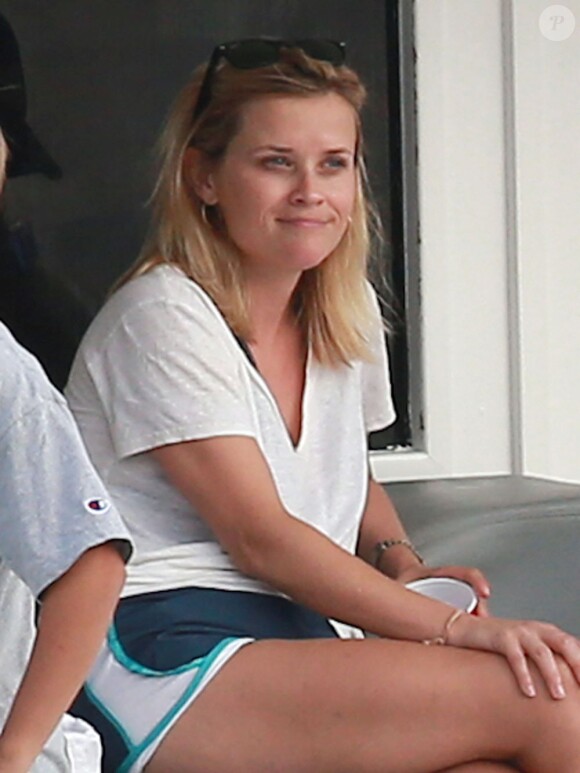 Exclusif - Reese Witherspoon passe ses vacances avec son mari Jim Toth et leurs enfants Ava, Deacon et Tennessee a Destin en Floride, le 12 juillet 2013.