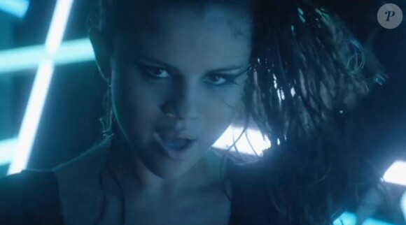 La chanteuse Selena Gomez a dévoilé le 19 juillet 2013 son nouveau clip Slow Down.