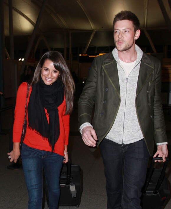 Lea Michele et Cory Monteith de la serie Glee a l'aéroport de New York, le 6 mars 2013.