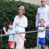 Britney Spears emmenant ses fils Sean et Jayden au cinéma le 21 juillet 2013 à Thousand Oaks.
