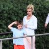 La jolie Britney Spears emmenant ses fils Sean et Jayden au cinéma le 21 juillet 2013 à Thousand Oaks.