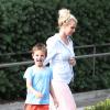 Britney Spears emmenant ses fils Sean et Jayden au cinéma le 21 juillet 2013 à Thousand Oaks.