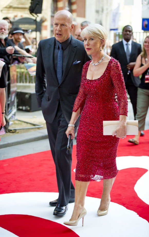 Bruce Willis et Dame Helen Mirren lors de l'avant-première du film Red 2 à Londres le 22 juillet 2013