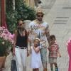 Nicole Richie, Joel Madden et leurs enfants Harlow et Sparrow se promènent dans les rues de Saint-Tropez. Le 22 juillet 2013.