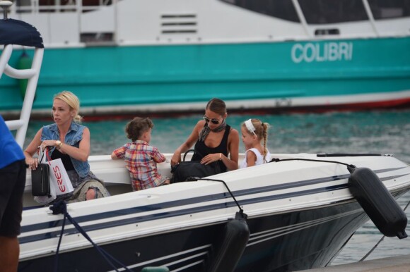 Nicole Richie et ses deux enfants Harlow et Sparrow à leur arrivée à Saint-Tropez, le 22 juillet 2013.
