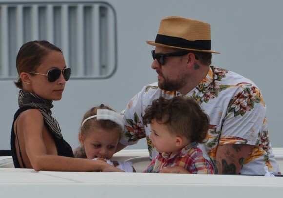 Nicole Richie, Joel Madden et leurs enfants Harlow and Sparrow poursuivent leurs vacances en Méditerranée et s'arrêtent à Saint-Tropez pour une journée détente. Le 22 juillet 2013.