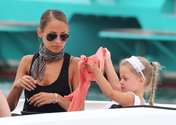 Nicole Richi et sa fille  Harlow à Saint-Tropez. Le 22 juillet 2013.