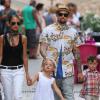 Nicole Richie, Joel Madden et leurs enfants Harlow et Sparrow se promènent dans les rues de Saint-Tropez. Le 22 juillet 2013.