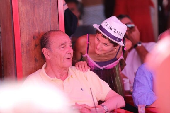 Jacques Chirac à la terrasse du café Sénéquier de Saint-Tropez le 10 août 2012.
