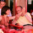 Jacques Chirac et Dina Kawar sur la terrasse du café Sénéquier de Saint-Tropez le 10 août 2012.