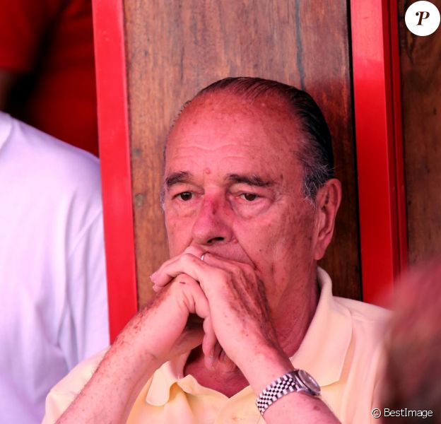 Jacques Chirac sur la terrasse du café Sénéquier de Saint-Tropez le 10 août 2012.