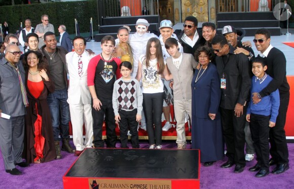 Katherine Jackson et ses petits-efnats, Paris, Prince et Blanket, à Los Angeles, le 26 janvier 2012.