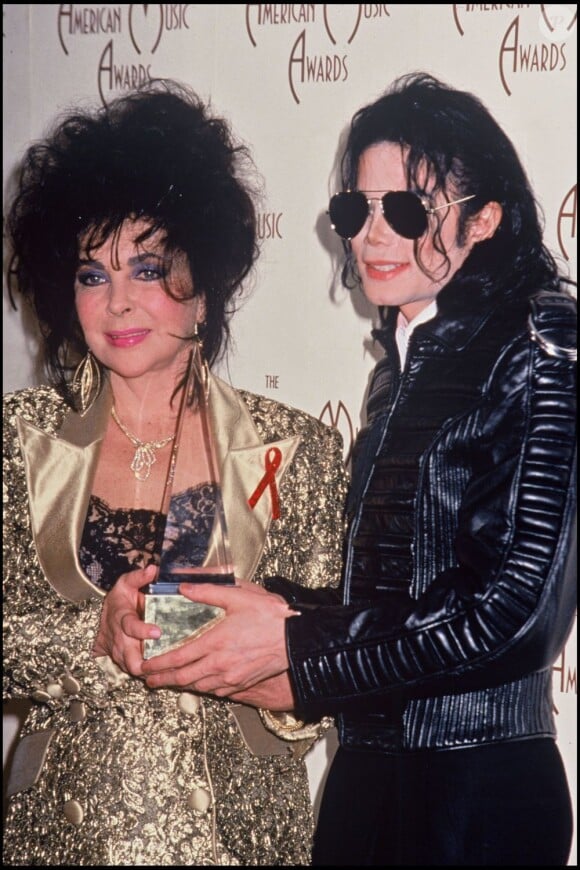Elizabeth Taylor et Michael Jackson en 1993.