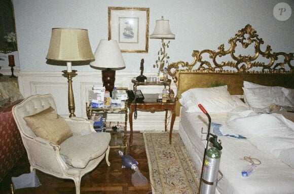 Photos de la chambre de Michael Jackson dans laquelle il a trouvé la mort le 25 juin 2009 à Los Angeles. Les photos ont dévoilées par la police lors du procès. 