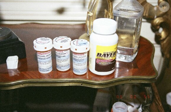 Photos de la chambre de Michael Jackson dans laquelle il a trouvé la mort le 25 juin 2009 à Los Angeles. Les photos ont dévoilées par la police lors du procès. 