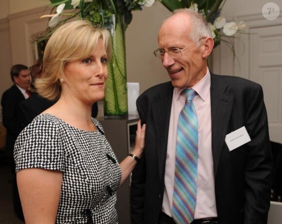 Le docteur Marcus Setchell, qui assura l'accouchement de Kate Middleton le 22 juillet 2013, en compagnie de la comtesse Sophie de Wessex le 16 juillet 2009. 
