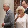 Visite éclair du prince Charles et de Camilla Parker Bowles à l'aile Lindo de l'hôpital St Mary le 23 juillet 2013 pour voir Kate Middleton, le prince William et leur fils le prince de Cambridge, né la veille.