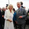 Le prince Charles et Camilla Parker Bowles à Burton Fleming et Bridlington Harbour le 24 juillet 2013 lors de leur tournée estivale au Pays de Galles