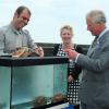 Le prince Charles et Camilla Parker Bowles à Burton Fleming et Bridlington Harbour le 24 juillet 2013 lors de leur tournée estivale au Pays de Galles