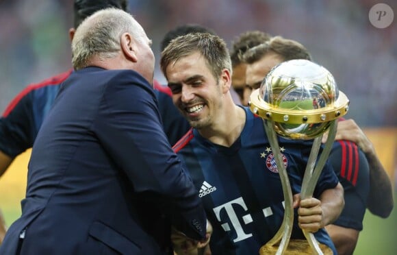 Uli Hoeness et Philipp Lahm après le match amical Bayern Munich-FC Barcelone, à Munich le 24 juillet 2013.