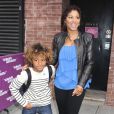  Toni Braxton et son fils quittent un show télé à New York, le 2 avril 2012. 
  