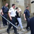 Amanda Bynes sort du tribunal de Manhattan après avoir été arrêtée pour détention de marijuana, le 24 mai 2013.