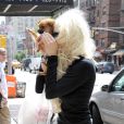 Amanda Bynes se promène avec son chien à New York, le 10 juillet 2013.