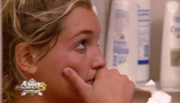 Aurélie en larmes dans Les Anges de la télé-réalité 5 sur NRJ 12 le jeudi 20 juin 2013