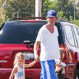 Jerry O'Connell a offert à ses filles Charlie et Dolly une virée dans une grande chaîne de fast-food, le 24 juillet 2013.