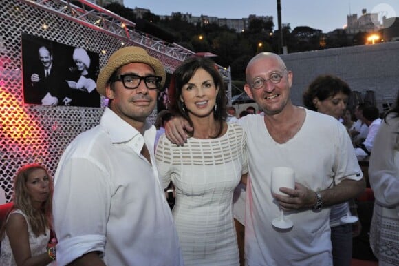 Exclusif - Guillaume Barclay, avec Caroline Barclay et Fred, directeur du "Before" lors d'une soirée blanche à Monaco le 24 juillet 2013.