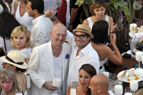 Exclusif - Guillaume Barclay et Fred, directeur du "Before" lors d'une soirée blanche à Monaco le 24 juillet 2013.
