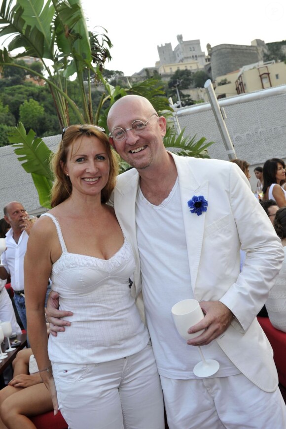Exclusif - Guillaume Barclay et sa compagne Virginie participent à la soirée blanche qu'il organise en collaboration avec l'etablissement de nuit "Le Before" à Monaco le 24 juillet 2013 en hommage à son papa Eddie Barclay.