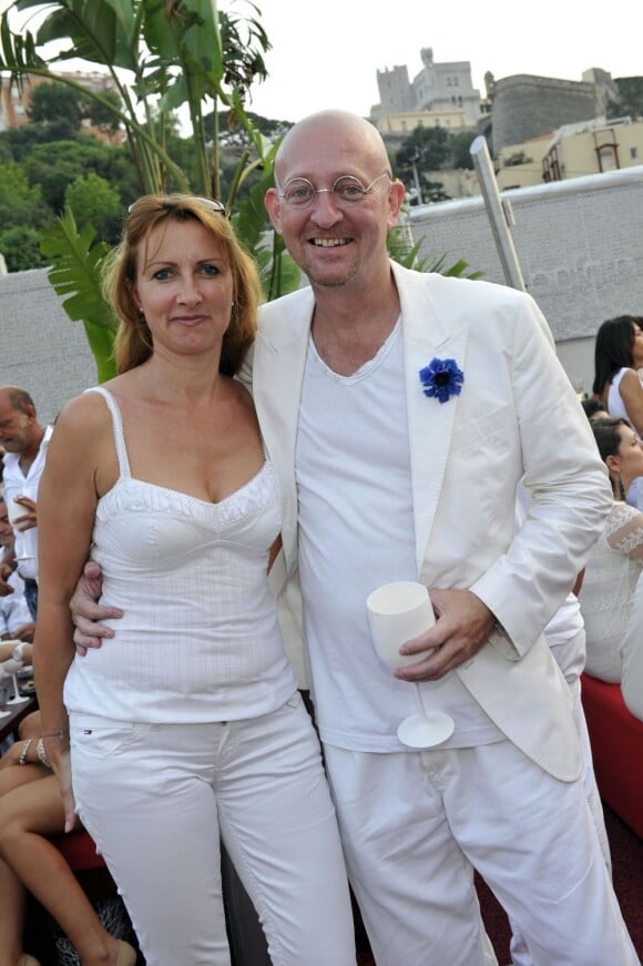 Exclusif - Guillaume Barclay et sa compagne Virginie participent à la soirée blanche qu'il organise en collaboration avec l'etablissement de nuit "Le Before" à Monaco le 24 juillet 2013 en hommage à son papa Eddie Barclay.