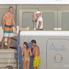 Le boxeur ukrainien Wladimir Klitschko passe des vacances avec des amis à bord d'un yacht a Formentera le 22 juillet 2013