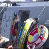Le boxeur ukrainien Wladimir Klitschko passe des vacances avec des amis à bord d'un yacht a Formentera le 22 juillet 2013