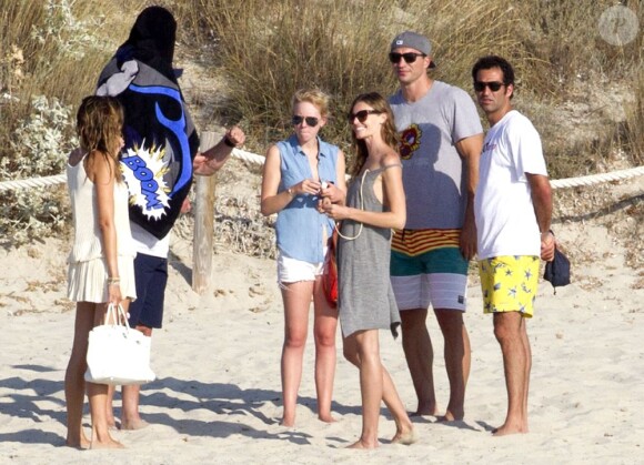 Le boxeur ukrainien Wladimir Klitschko passe des vacances avec des amis à bord d'un yacht a Formentera le 22 juillet 2013