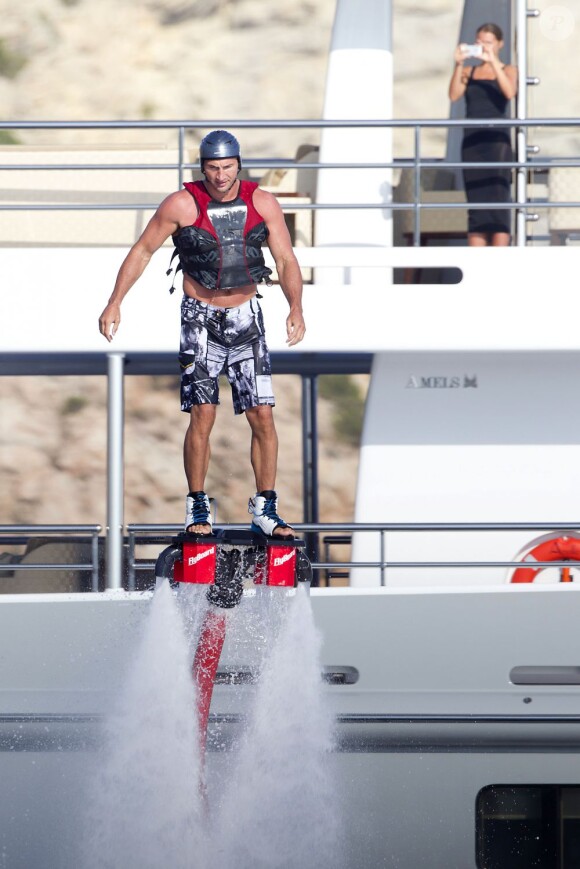 Le boxeur ukrainien Wladimir Klitschko passe des vacances avec des amis dont le tennisman espagnol Fernando Verdasco à bord d'un yacht a Formentera le 22 juillet 2013
